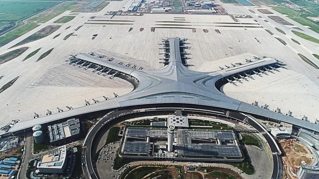匠造一流東北亞國際樞紐機場！中裝建設(shè)“筑”力青島膠東國際機場成功試飛